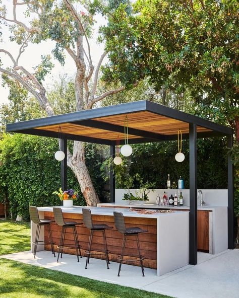 Outdoor Kitchen Design Modern, Rooftop Patio Design, Outdoor Bbq Area, Outdoor Barbeque, Outside Kitchen, Outdoor Bbq Kitchen, Backyard Bar, Backyard Kitchen, Bbq Kitchen