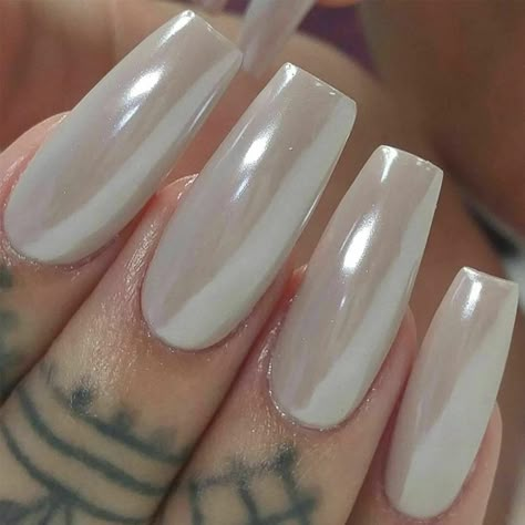 White Chrome Powder, Nail Art Noir, White Chrome Nails, Square French, Aurora Nails, Milky Nails, Chrome Nail Powder, Powder Manicure, Mirror Nails