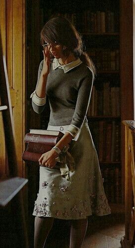 The Librarian Librarian Costume, Portret Feminin, Librarian Style, Librarian Chic, The Librarian, Anthropologie Skirt, Fall Photoshoot, Moda Vintage, Look Vintage