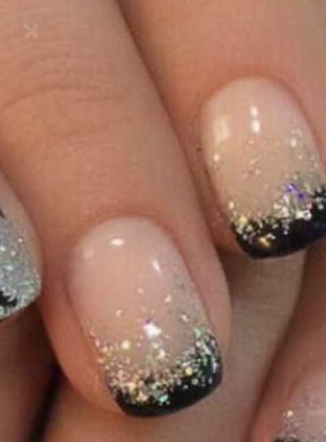 Nye Nails Short New Years Eve, Nye Nails Dip, Short Vegas Nails, Silvester Nails New Years, Nye Nails Short, New Years Eve Nail Designs, New Years Eve Nail, New Year's Eve Nails, New Years Nail