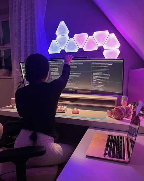 Liv | Bioinformatics 👾 on Instagram: “the screenbar of dreams ☁️ 😻 hope you’ve all had a good week this past week, I’ve been not so productive this week so I want to note some…” Programmer Girl, Engineer Girl, Phd Life, Tech Girl, Learn Computer Coding, Tech Aesthetic, Desktop Setup, Career Vision Board, Computer Coding