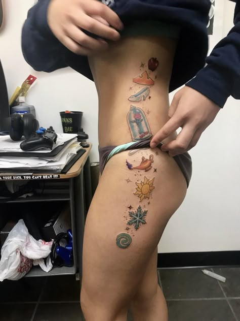 Disney princess symbol tattoo #snowwhite #cinderella #sleepingbeauty #beautyandthebeast #littlemermaid #aladdin #tangled #frozen #moana Arlo Tattoo, Disney Symbols, Sleeve Sketch, Cinderella Tattoo, Frozen Tattoo, Dr Tattoo, Sketch Disney, Disney Inspired Tattoos, Disney Tattoo Ideas