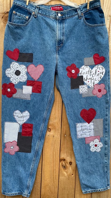 Diy Patchwork Jeans, Senior Painted Jeans, Cute And Casual Outfits, Patches For Jeans, Jeans With Patches, Reuse Clothes, Patched Denim Jeans, Patchwork Pants, Recycled Clothes