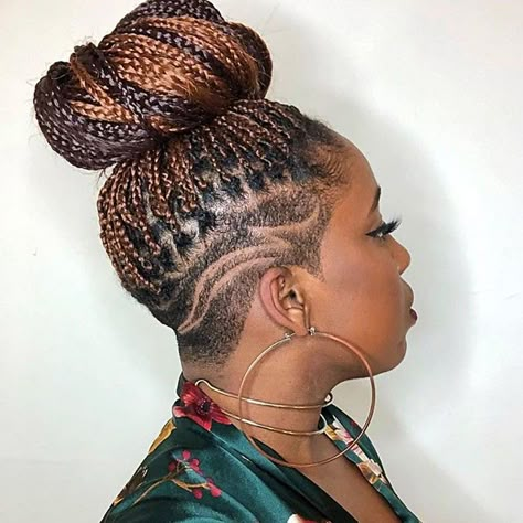 Shaved Side With Braids, Knotless Braids With Shaved Sides, Braids With Shaved Sides Black Women, Short Hair With Braids, Box Braids With Shaved Sides, Cool Undercut, Knotless Braids Ideas, Box Braids Shaved Sides, Undercut Natural Hair