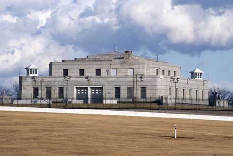 Fort Knox, Kentucky -- The United States Bullion Depository, often known as Fort Knox, is a fortified vault building located within the United States Army post of Fort Knox, Kentucky, used to store a large portion of United States official gold reserves and occasionally other precious items belonging or entrusted to the federal government. Fort Knox Gold, Luxury Safe, Fort Knox, Places On Earth, Historical Documents, Hollywood Hills, Louisville Kentucky, Secret Places, Northern Italy