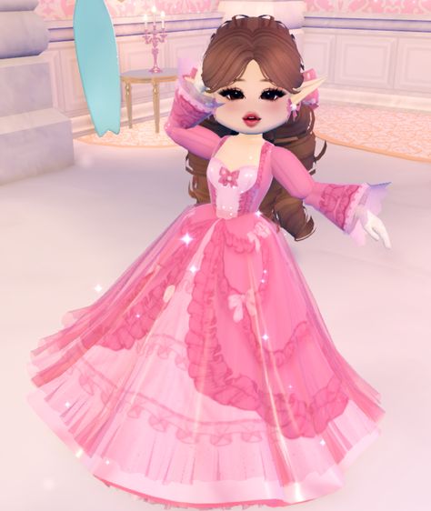 Miss Lady Rose Set Royale High, Royale High Pajama Outfit, High Tips, Rh Combos, Royale Outfits, Rh Hacks, Royal High Outfits Ideas Cheap, Rh Design, Rh Outfits