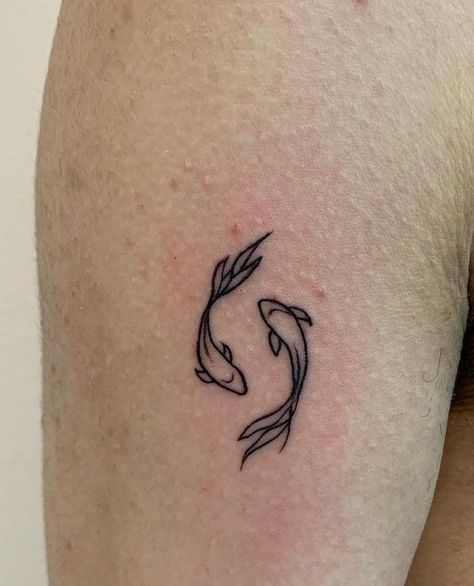 Right Hand Man Tattoo, Feminine Koi Fish Tattoo, Piscis Tattoos, Unique Mini Tattoos, Pisces Fish Tattoo, Unique Matching Tattoos, Pisces Fish Tattoos, Pisces Tattoo, Pisces Fish