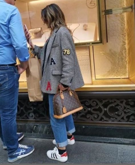 Louis Vuitton Boulogne Outfit, Speedy 35 Outfit, Alma Pm Louis Vuitton Outfit, Alma Bag Outfit, Lv Speedy Outfit, Lv Bag Outfit, Designer Street Style, Louis Vuitton Outfits, Louis Vuitton Street Style