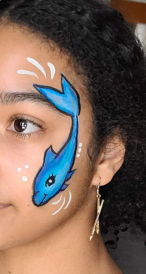 simple dolphin face paint Dolphin Face Paint Easy, Dolphin Makeup, Dolphin Face Paint, Mermaid Face Paint, Besties Ideas, Dolphin Drawing, Fish Face, Face Painting Easy, Face Paint Ideas