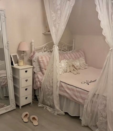 Princess Coquette Room, Hyper Feminine Room, Cuartos Coquette, Princesscore Room, Coquette Dorm Room, Coquette Room Aesthetic, Victoria Secret Bedding, Coquette Bedroom, Cute Rooms