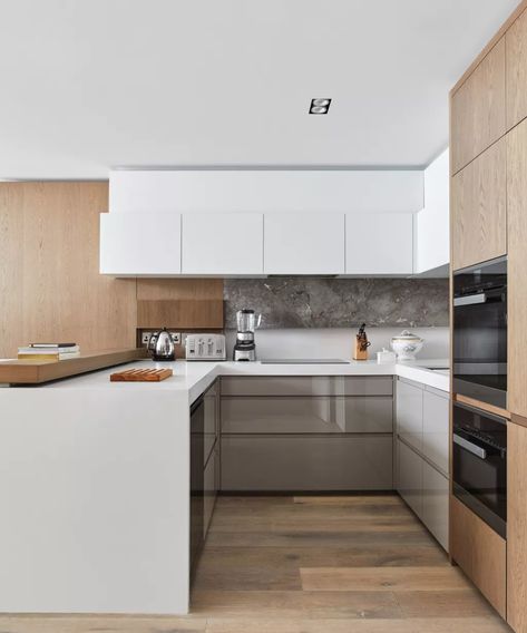 U-shaped kitchen ideas: Embrace this ultra-practical design | Homes & Gardens | Modern U Shaped Kitchens, Kitchen Layout U Shaped, Small U Shaped Kitchen, Jj House, Kitchen Shapes, Utah House, Open Plan Kitchen Dining Living, Dark Wood Kitchens, Kitchen Ideas For Small Spaces