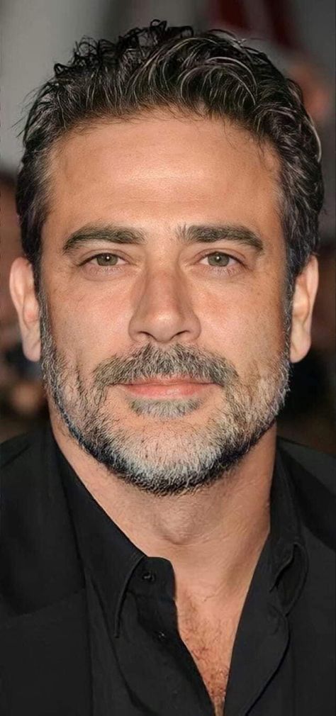 Jeffrey Dean Morgan Wallpaper, Man 40 Years Old, Good Looking Older Men, Jeffrey Dean Morgan Negan, 30 Year Old Man, Old Celebrities, Jeffery Dean, Dean Morgan, Handsome Older Men