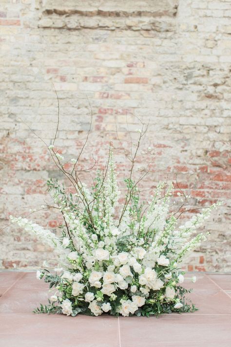 Alter Flowers, Church Wedding Flowers, Wedding Alters, Church Wedding Ceremony, Altar Flowers, Church Wedding Decorations, Aisle Flowers, Church Flower Arrangements, Church Flowers