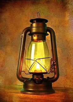 Lantern Drawing, Kerosene Lantern, Lantern Painting, Lantern Art, Old Lanterns, Antique Oil Lamps, Oil Lantern, Camping Lamp, Pastel Sec