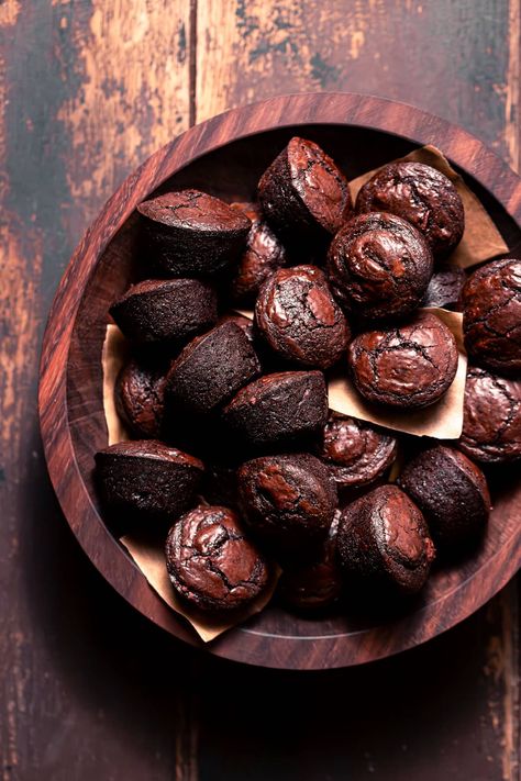 These fudgy espresso brownie bites are reminiscent of the Costco version but made with extra rich cocoa powders and espresso powder to create a deep mocha flavor. Enjoy these mini brownies warm from the oven in two to three bites! Espresso Brownie Bites, Espresso Muffins, Mini Brownie Bites, Espresso Brownies, Mini Brownies, Muffin Cake, Espresso Powder, Brownie Bites, Fancy Desserts