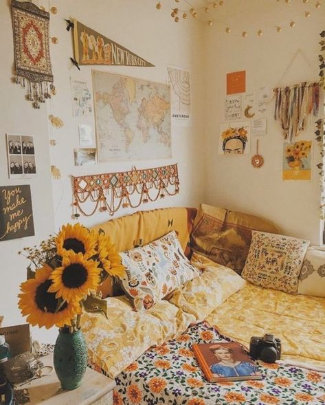 VSCO - goodvibes-vsco Cute Dorm Rooms, Dorm Room Inspiration, Bohemian Bedroom Decor, Room Goals, Aesthetic Rooms, Dorm Ideas, Design Room, Dorm Room Ideas, Bohemian Bedroom