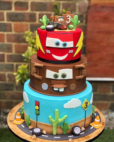 Lovely Birthday Cakes Perfect For Boys - KAYNULI Mcqueen Car Cake, Boy Cake Ideas, Car Cakes For Boys, Decorate Your Own Cake, Disney Cars Cake, Pixar Cars Birthday, Cars Theme Cake, Boys Birthday Cakes, Cars Birthday Party Decorations