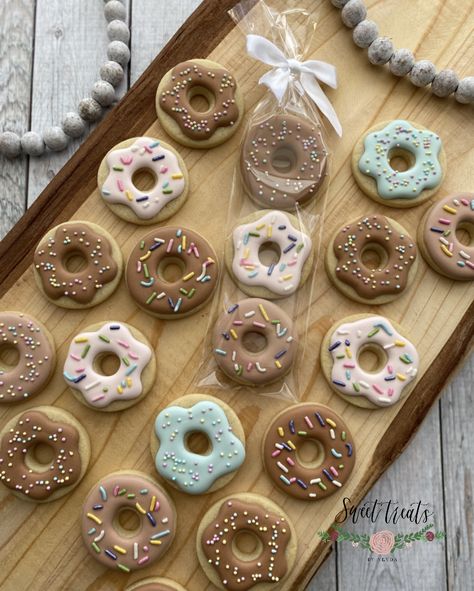 Donut decorated cookies Mini Sugar Cookies Decorated, Donut Sugar Cookies Decorated, Donut Birthday Party Cookies, Donut Party Cookies, Donut Theme Cookies, Donut Grow Up Cookies, Donut Grow Up Cookies Decorated, Summer Sugar Cookies, Royal Icing Decorated Cookies