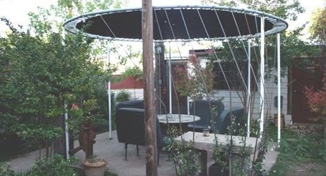 Kids Broke The Trampoline, So Mom Transformed It Into A Beautiful Design For The Home | DoYouRemember? Repurposed Trampoline, Recycled Trampoline, Trampoline Ideas, Old Trampoline, Trampoline Tent, Pergola Diy, Best Trampoline, Backyard Trampoline, Patio Awning