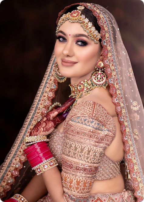 Bridal Makeup Pictures, Bride Fashion Photography, Rajasthani Bride, Indian Bride Poses, Indian Bride Makeup, Bride Photos Poses, Indian Wedding Bride, Bridal Makeup Images, Indian Bridal Photos