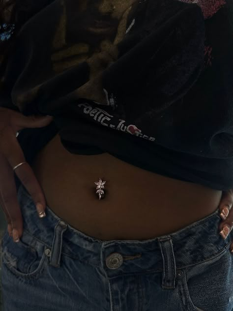 Belly rings Belly Button Piercing Black Women, Naval Piercing, Dream Piercings, Character Customization, Belly Piercing Jewelry, Button Piercing, Piercing Inspo, Cultures Around The World, Navel Piercing