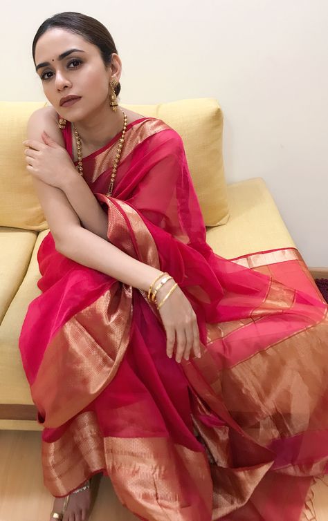 Amruta Khanvilkar Saree, Amruta Khanvilkar, Designer Sarees Wedding, Indian Sari Dress, Traditional Silk Saree, Indian Saree Blouses Designs, Indian Silk Sarees, Indian Fashion Saree, Indian Wedding Wear