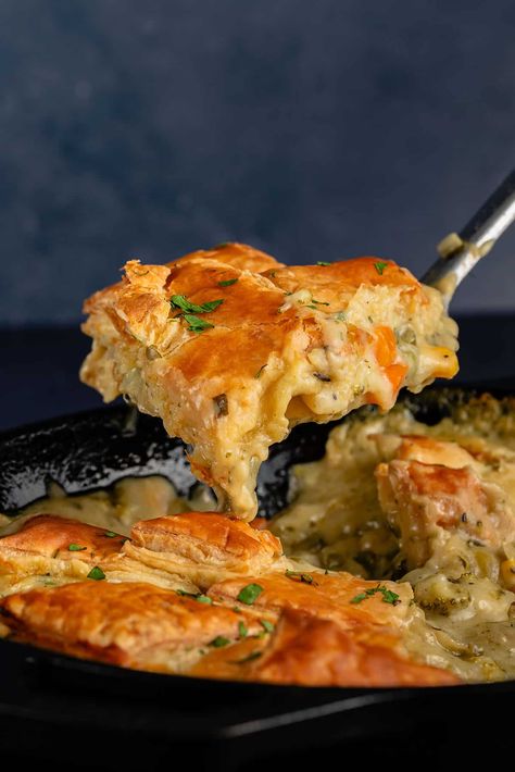 This easy Vegan Pot Pie is the ultimate comfort food! The cozy dish is made directly in an oven-safe skillet then topped with a puff pastry topping. Vegan Pot Pie With Puff Pastry, Pot Pie Vegan, Breakfast Pot Pie, Vegetable Pot Pie Recipe, Vegan Tattoo Ideas, Vegan Pot Pie Recipe, Vegan Chicken Pot Pie, Vegan Pot Pie, Homemade Pot Pie