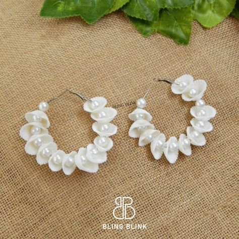 #everydaywear #minimal #preciousjewellery #potd #aesthetic #classy #dailywear #minimalism #niftdelhi #niftmumbai #niftbangalore #niftmumbai Sea Shells Earrings, Sea Shell Jewellery, Sea Shell Earrings, Jewellery Craft, Seashell Earrings, Beaded Necklace Diy, Seashell Jewelry, Necklace Diy, Seashell Crafts