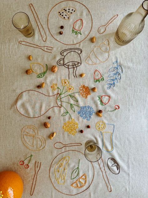 Embroidered Table Cloth, Natural Linen Tablecloth, Linen Embroidery, Embroidered Napkins, Embroidered Tablecloth, Hand Embroidery Projects, Embroidery On Clothes, Embroidery Inspiration, Embroidery And Stitching