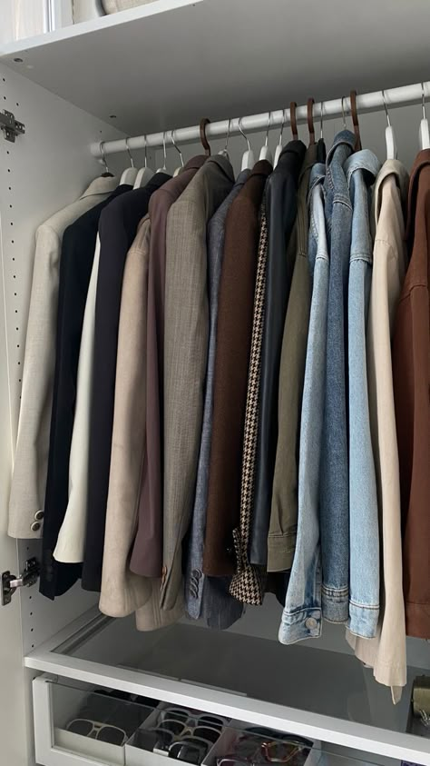 Dorm Bathroom Organization, Men Pants Pattern, Minimal Closet, Organized Closet, Winter Fashion Outfits Casual, Casual Shirt Women, Looks Black, Closet Goals, Easy Trendy Outfits