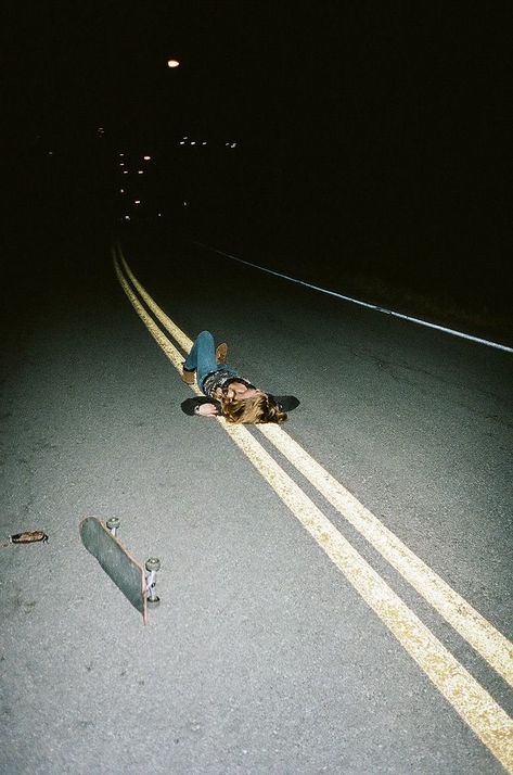 Laying In The Road, Fotografia Grunge, Tumblr Grunge, Skater Vibes, Camera Aesthetic, Vintage Cartoons, Skater Aesthetic, Skater Girl Outfits, Grunge Look