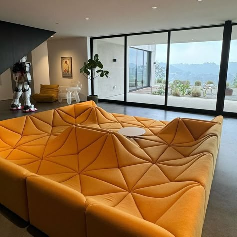 This couch would fix my life 😮‍💨 Dune Sofa by Pierre Paulin, 1970 Dune Sofa, Bedroom Design Inspiration, Pierre Paulin, Future Apartment Decor, Eclectic Design, Dream House Interior, Design Your Dream House, Cozy Interior, Brutalism