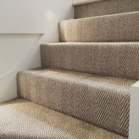 The herringbone weave leads the eye up the stairs nicely Best Carpet For Stairs, Stairway Carpet, Patterned Stair Carpet, Carpeted Stairs, Stairs Runner, Weave Carpet, Carpet Diy, Hall Stairs, Carpet Staircase