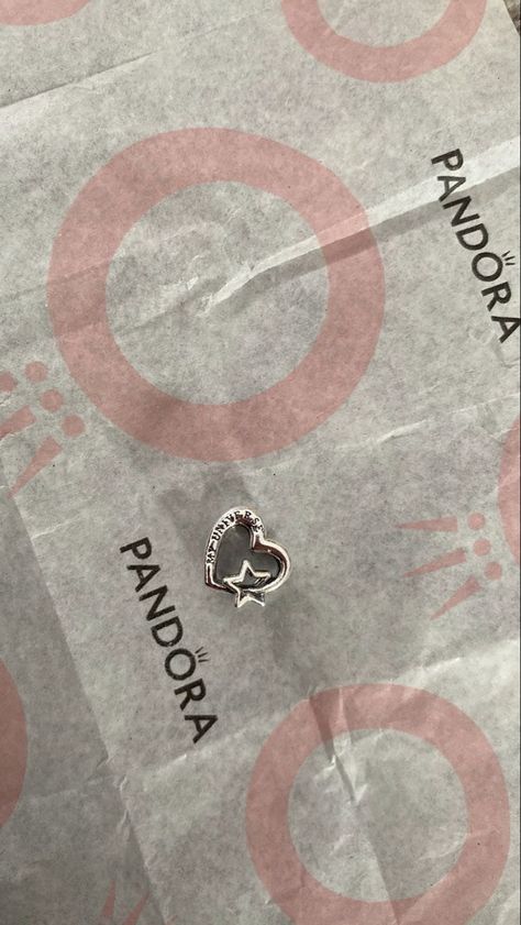 Pandora Star Charm, Aesthetic Charms, Charms Aesthetic, Pandora Heart Charm, Pandora Bracelet Charms Ideas, Xoxo Jewelry, Girly Bracelets, Pandora Bracelet Designs, Septum Piercings