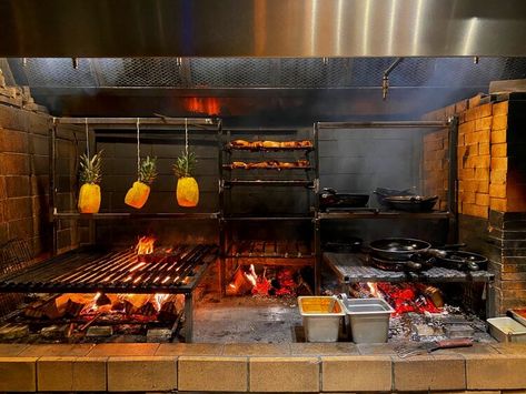 Open Fire Kitchen, Bbq Restaurant Design, Wood Fire Cooking, Fire Hearth, Asado Grill, Fireplace Cooking, Brick Bbq, Wood Fired Cooking, Barbeque Recipes