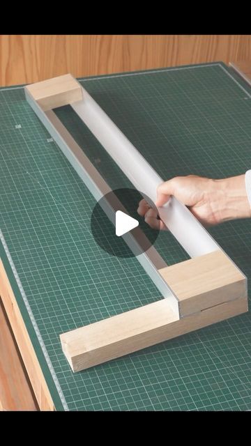 Wood Leveling Jig, How To Make A Jig, Router Flattening Jig, Palm Router Jigs, Router Guide Jig, Router Jigs Woodworking, Wooden Products Ideas, Wood Router Projects, Woodworking Jigs Homemade