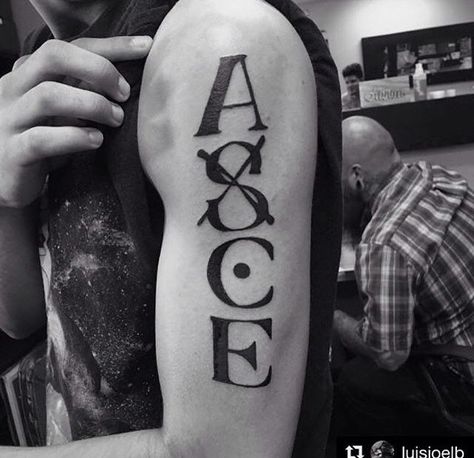 Ace Arm Tattoo, Tato Ace, Law One Piece Tattoo Ideas, Ace One Piece Tattoo Ideas, Ace Tattoo One Piece, Ace Tattoo, Worst Tattoos, Ace One Piece, Nerd Tattoo