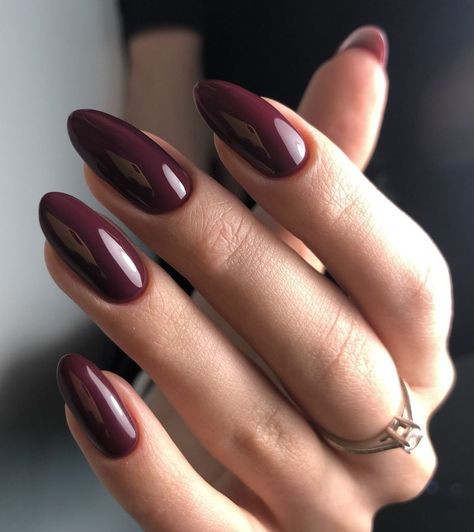 Round Autumn Nails, Deep Red Almond Nails Designs, Red Plum Nails, Mulled Wine Nails, Burgundy Nails Aesthetic, Deep Wine Nails, Burgundy Nails Almond, Mahogany Nails, Aubergine Nails