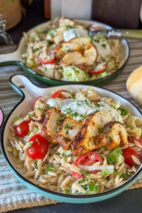 Deze heerlijk frisse orzo salade met gegrilde kip staat binnen mum van tijd op tafel en is een feestje om te eten. Healty Lunches, Simple Healthy Food, Cheap Food, Always Hungry, Orzo, Salad Dressing, Food Lover, Diner, Dinner Recipes