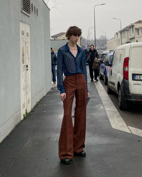 Retro Formal Outfit Men, Male Flared Pants, Flared Pants Outfit Men, Laufey Outfits, Flared Pants Men, Retro Outfits Men, 70s Outfits Men, 70s Mens Fashion, 70s Fashion Men