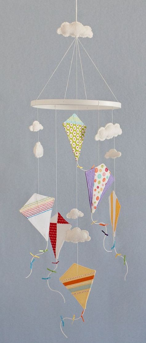 Mobiles For Kids, Mobile Craft, Diy Baby Mobile, Baby Mobil, Diy Bebe, Baby Mobiles, Diy Mobile, Nursery Mobile, Crib Mobile