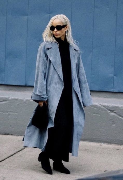 Zoë Kravitz • The Row - Elkan long blue suede coat Duster Outfit, Suede Jacket Outfit, Blue Suede Jacket, Transitional Outfits, Zoë Kravitz, Transition Outfits, Suede Coat, The Flesh, Blue Coats