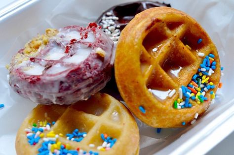 Reddit Waffle Cakes, Waffle Bread, Waffle Donuts, Liege Waffles, Waffle Sandwiches, Best Inventions Ever, Waffle Iron Recipes, Fluffy Waffles, Cronut