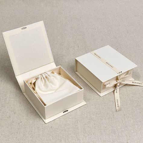 Box Packaging Ideas Business, Jewelry Box Packaging Design, Jewelry Packaging Box Ideas, Jewelry Paper Packaging, Jewellery Box Design Jewelry Packaging, Jewelry Box Packaging Ideas, Ribbon Box Packaging, Jewelry Box Design Ideas, Cute Jewelry Packaging