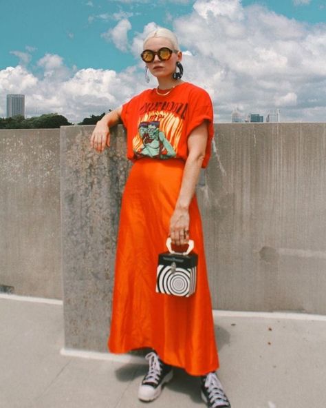 Monochrome Orange Outfit, Monochromatic Orange Outfit, Marfa Style Fashion, Orange Plus Size Outfits, Eclectic Colorful Outfits, Colorful Monochromatic Outfit, Thrifted Street Style, Plus Size Summer Street Style, Color Block Summer Outfit