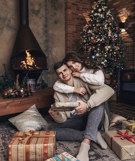 Pfp Aesthetic Christmas, Christmas Photography Couples, Christmas Pfp Aesthetic, Christmas Photos Outfits, Christmas Couple Photos, Christmas Couple Pictures, Home Decor Ideas Christmas, Christmas Pictures Outfits, Xmas Couple