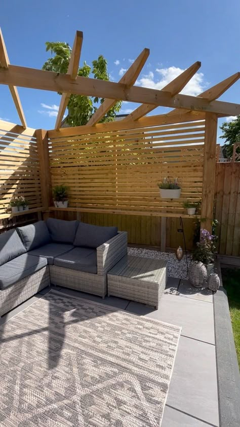 Pergola Area Ideas, Asian Pergola Ideas, Corner Trellis Ideas For Privacy, Corner Patio Pergola, Small Garden Pergola Ideas Uk, Small Garden Design With Pergola, Backyard Corner Pergola Ideas, Small L Shaped Garden Ideas, Pergola Ideas Corner