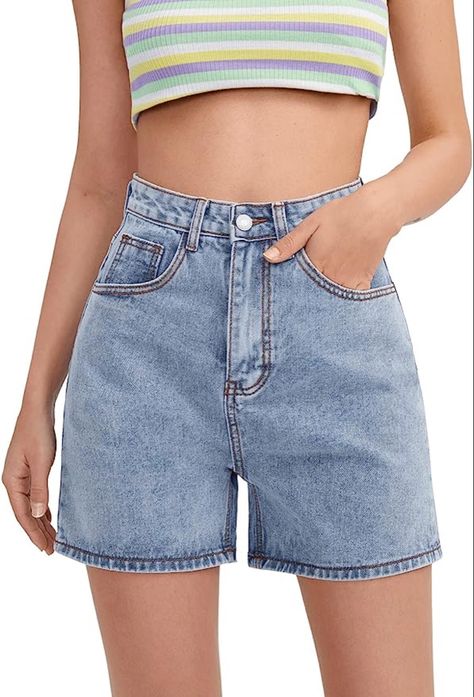 We love this denim dad short with harness boots, exaggerated toe western style boots, cozy sweaters, and oversized belted blazers as a transitional piece for fall. These high waisted shorts are more fitted at the waist but loose and open at the legs with a slightly longer inseam. Look for them with a finished or raw edge hem, but not overly distressed. Shop at the link here! Kimono Lingerie, Women's Denim Jeans, Spring Shorts, Causal Outfits, Short Denim, Straight Leg Denim, High Waisted Shorts Denim, Denim Shorts Women, Women Denim Jeans