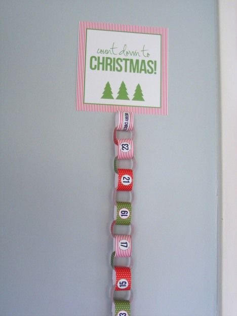 In a house that adores countdown chains, this "Count Down to Christmas" printable is awesome!  Love that it has the numbers on it so we don't have to count loops every few days to remember if we're on track! Christmas Countdown Crafts, Countdown Chain, Christmas Chain, Christmas Paper Chains, Christmas Countdown Diy, Paper Chains, Countdown Calendar, Preschool Christmas, Navidad Diy