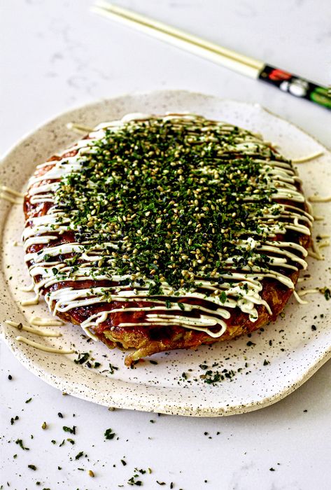 Savory Breakfast Ideas Vegetarian, Japanese Food Vegan, Vegan Bunny Chef, Vegan Savoury Breakfast, Vegan Okonomiyaki, Japan Breakfast, Vegan Japanese Recipes, Vegan Japanese Food, Okonomiyaki Recipe